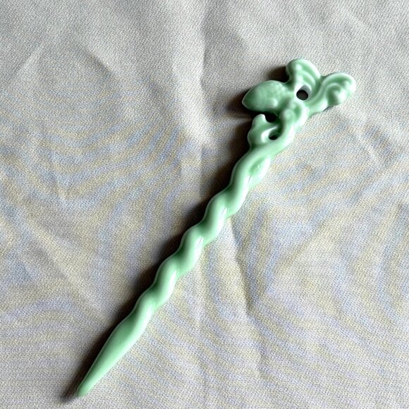 Green Porcelain Hair Pin – Twisted Design for Better Hold & Antique Fish Style - Picture 2 of 5